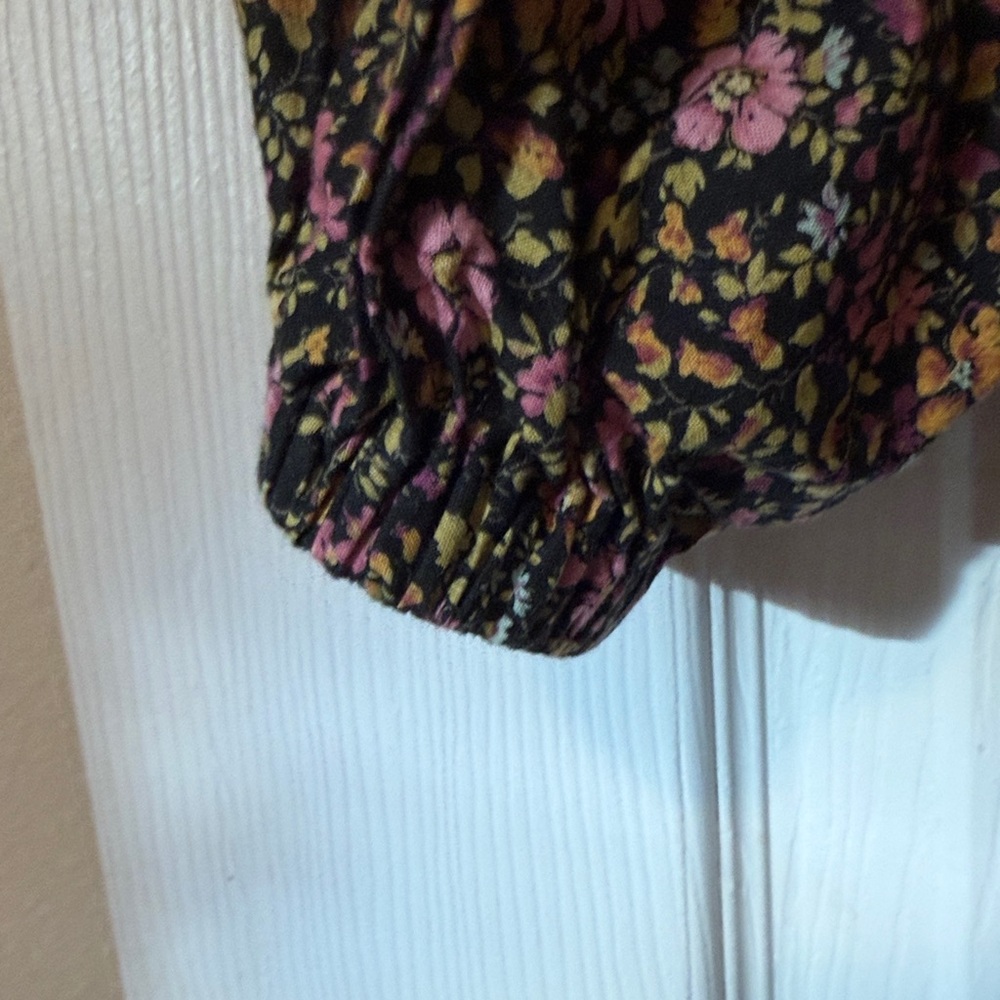 Floral Button-Up Blouse - Picture 3 of 6